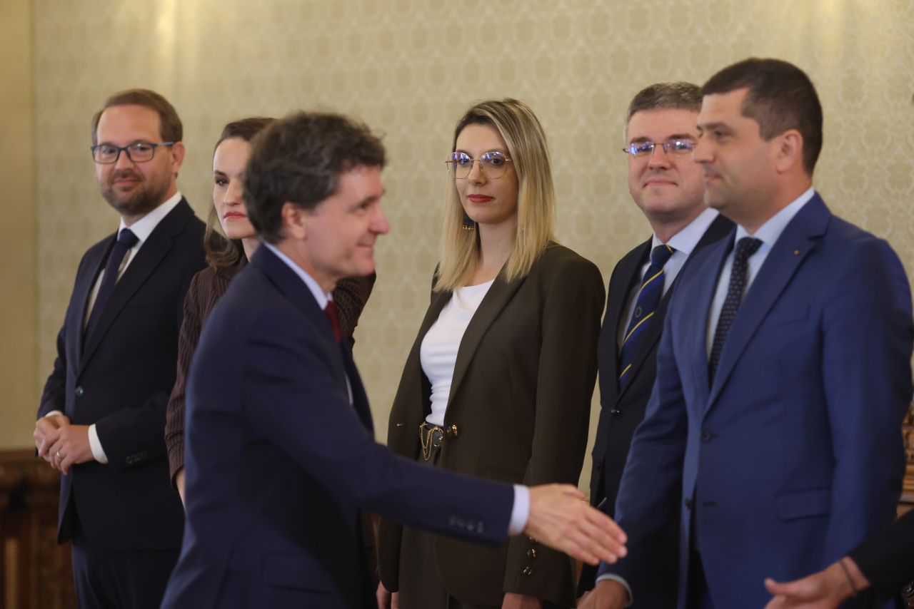 Nicuşor Dan a vorbit la telefon cu preşedintele Consiliului European: „Sprijinim activ aderarea Republicii Moldova şi Ucrainei la UE”