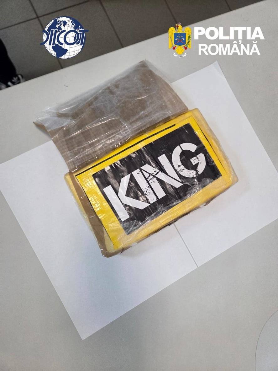 Un șofer a fost arestat după ce polițiștii au descoperit ce ascundea în mașină, pe A1
