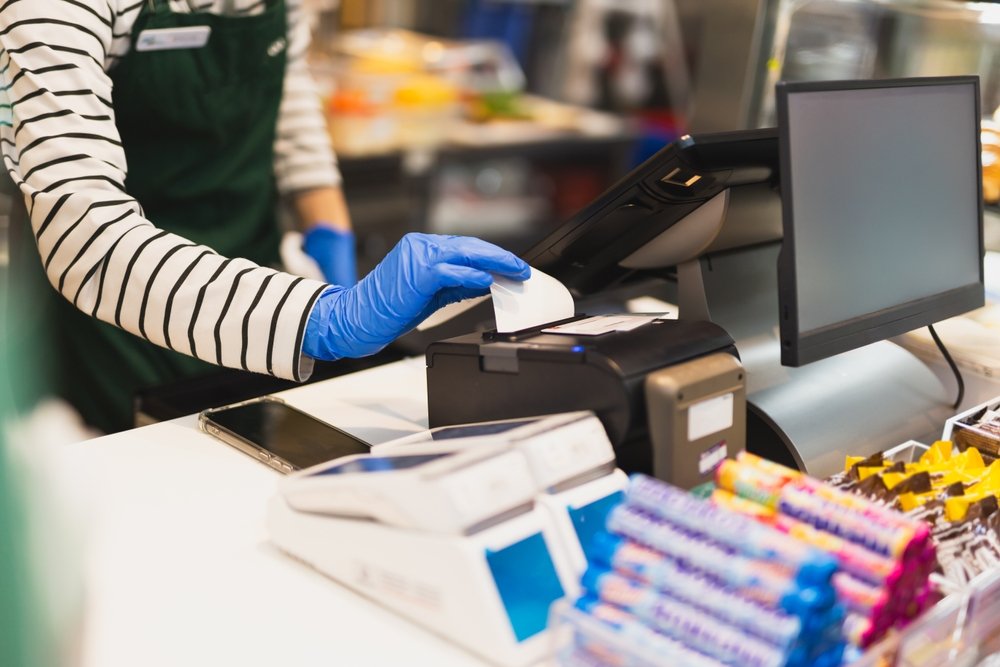 O casieră a furat 40.000 de euro folosind aceeași metodă de peste 1.000 de ori, într-un supermarket din Elveția