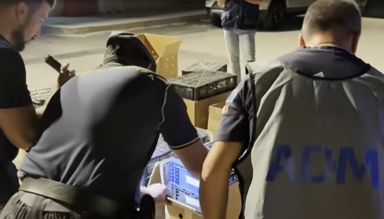 Un control de rutină într-un port din Italia a dus la o descoperire șocantă. Ce ascundea un șofer în mașină. FOTO