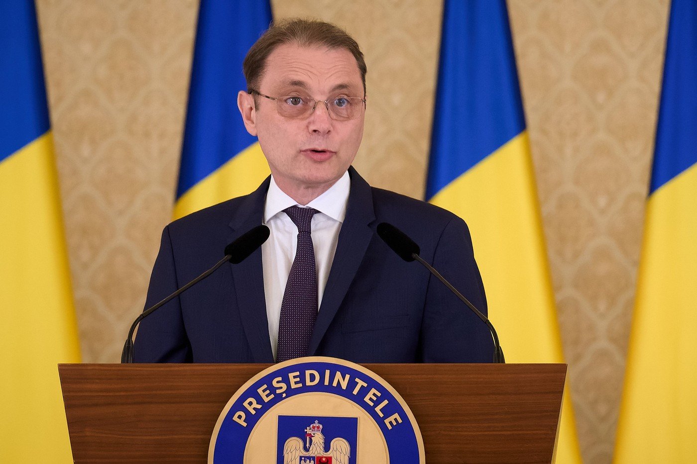 Declarația de avere a premierului desemnat Luca Niculescu. Imobile, terenuri și zeci de mii de euro în conturi