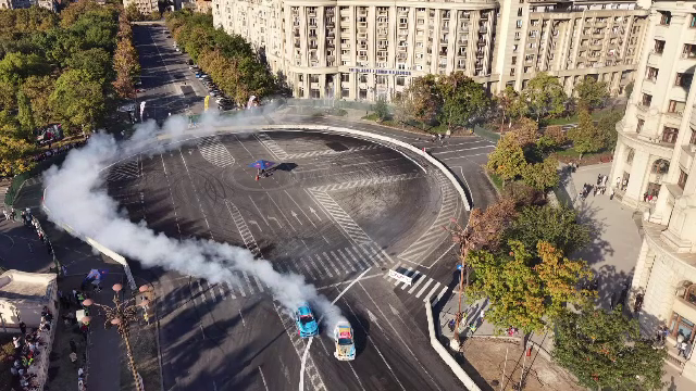 Ce amendă au primit organizatorii competiției de drift din Piața Constituției. Fumul a ajuns până spre Parcul Izvor. VIDEO