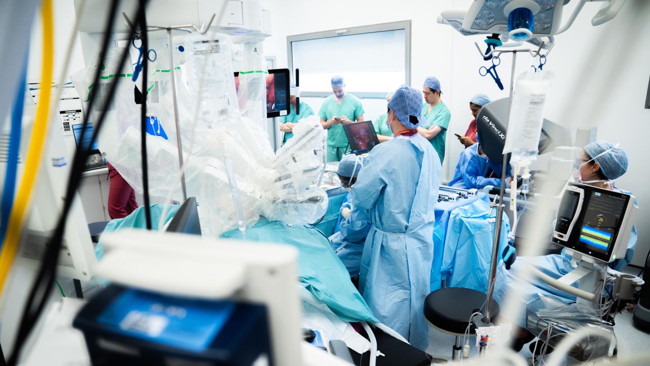 O infecție gravă confundată cu mahmureala a pus-o pe o tânără de 18 ani la un pas de moarte