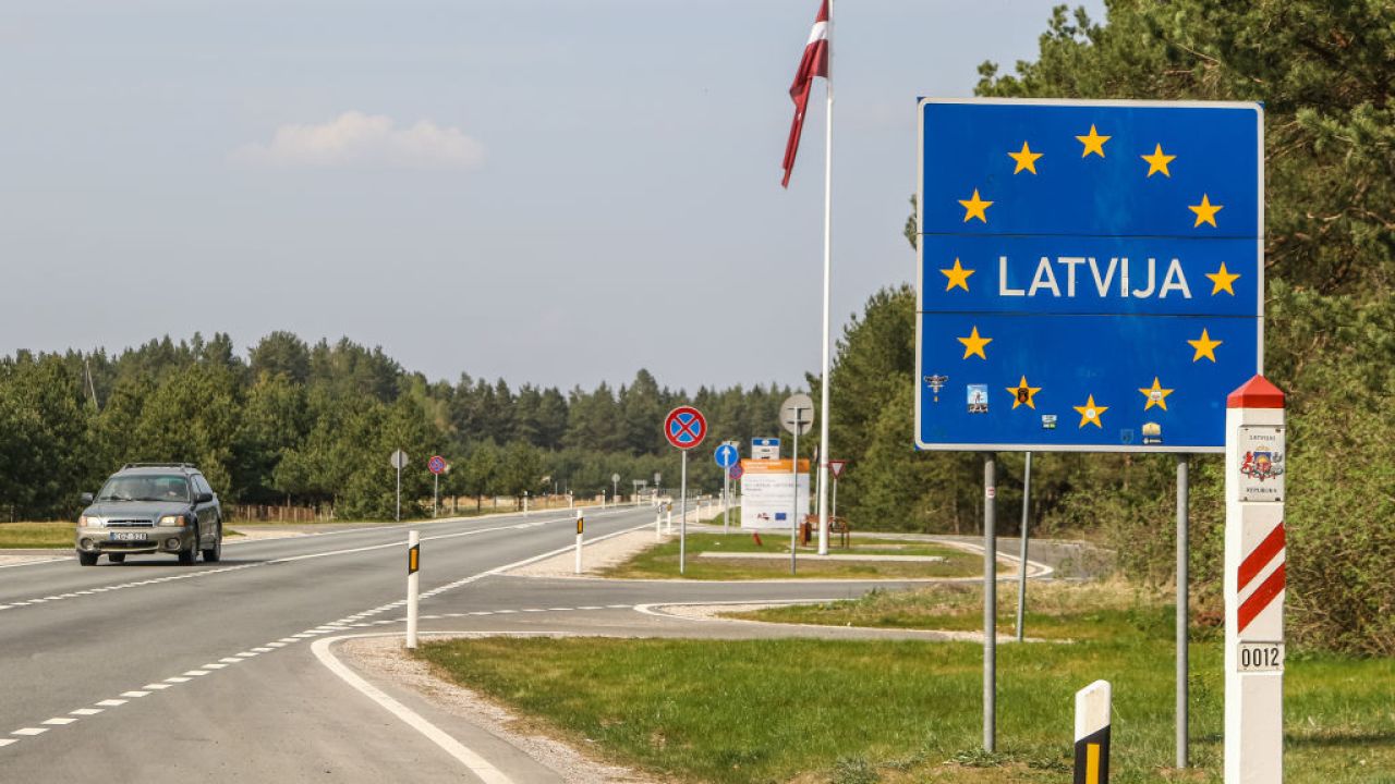 Incidente armate la frontiera UE: indivizi mascați și înarmați din Belarus au pătruns ilegal în Letonia