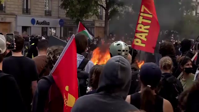 Protestele continuă în Franța, în pofida măsurilor anunțate de guvern. 62% dintre francezi susțin revendicările liceenilor