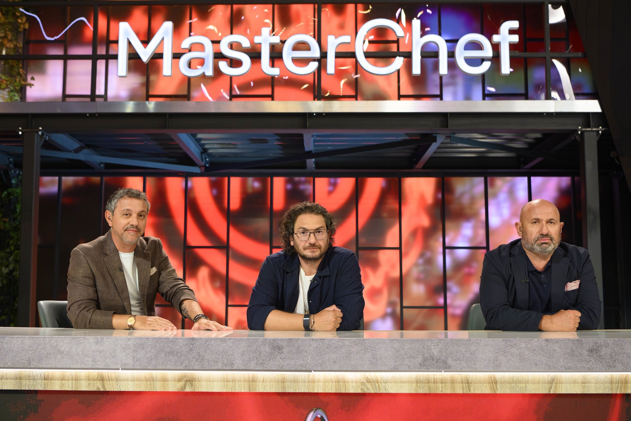 Lovitură de teatru pentru concurenții MasterChef: șorțurile de aur nu mai sunt în siguranță! Începe bătălia pentru cel mai râvnit avantaj
