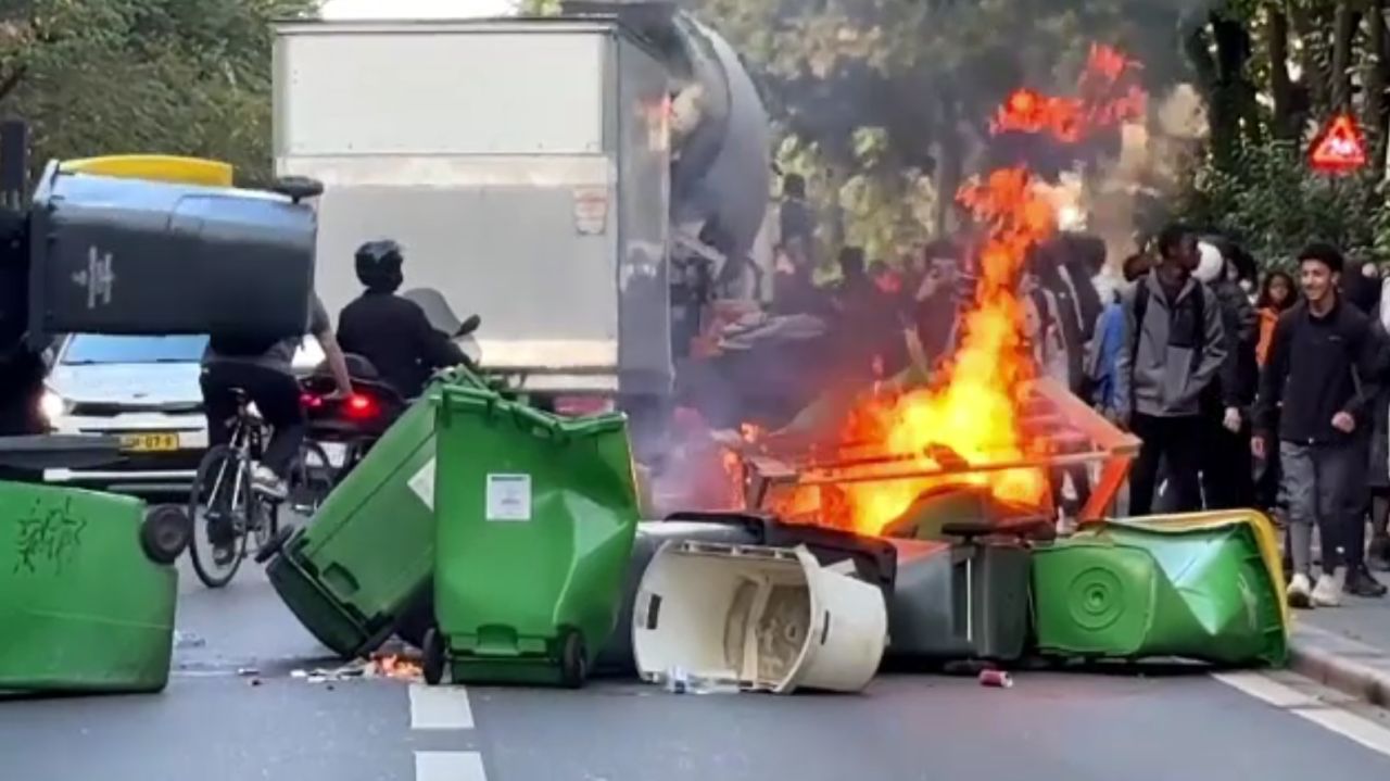 Franța se teme de o extindere a revoltei din școli, guvernul acuză extrema stângă