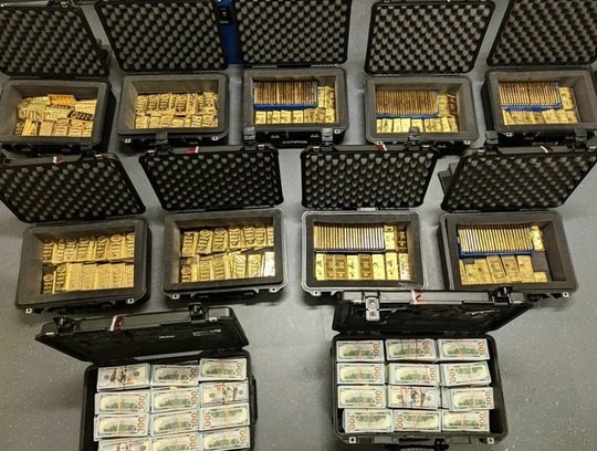 Fost agent CIA, acuzat că a deturnat 194 de milioane de dolari. FBI a găsit la el 300 de lingouri de aur și ceasuri de lux