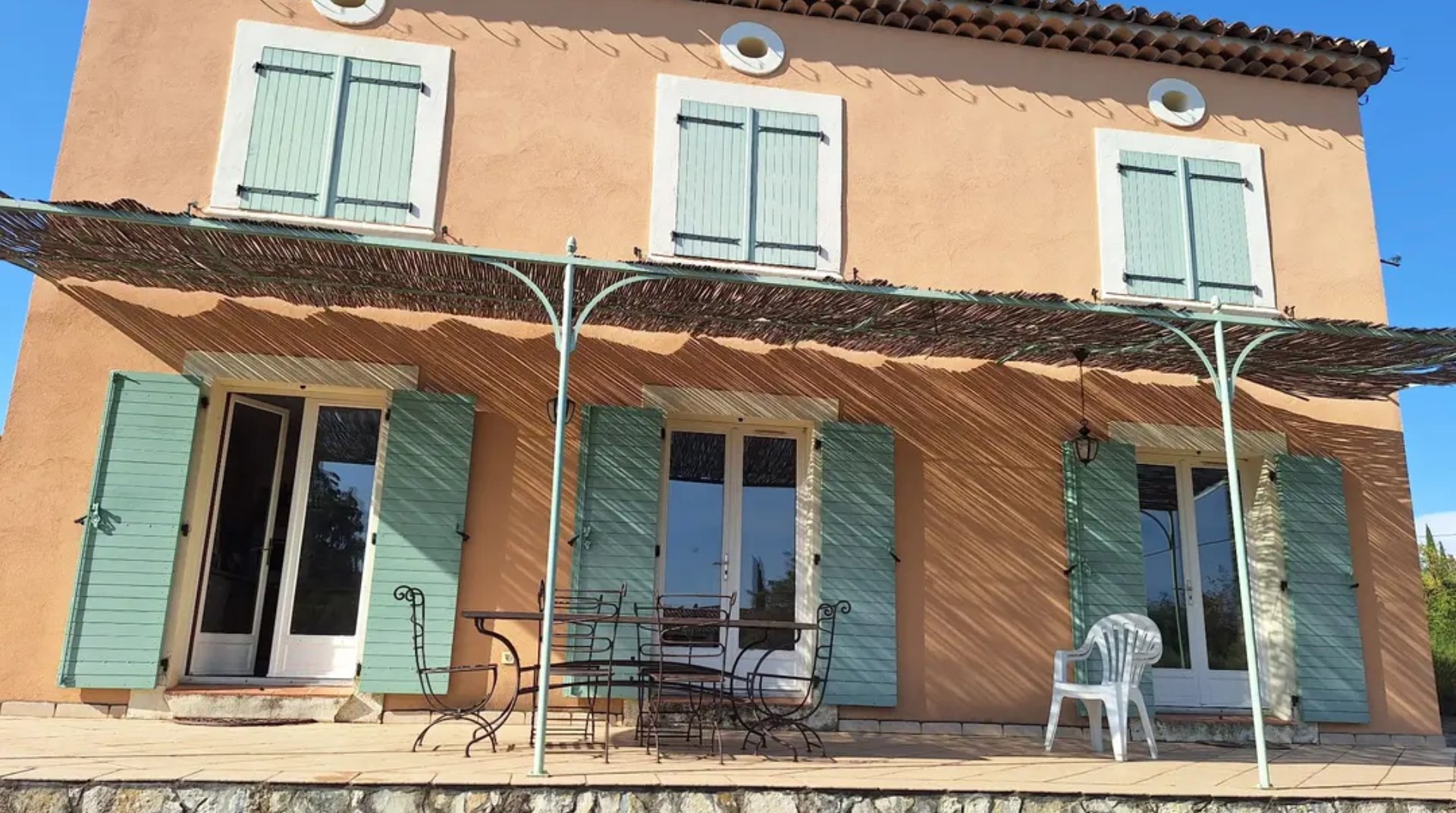 Un francez a investit 200.000 de euro în casa visurilor, iar acum se gândește să o vândă: „Mi-e teamă că se va devaloriza”