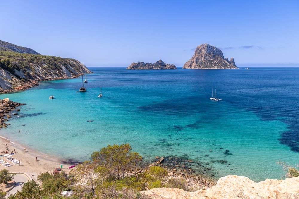 Destinația din Europa care merită descoperită în octombrie. Plaja cu apusuri spectaculoase ce îi cucerește pe turiști