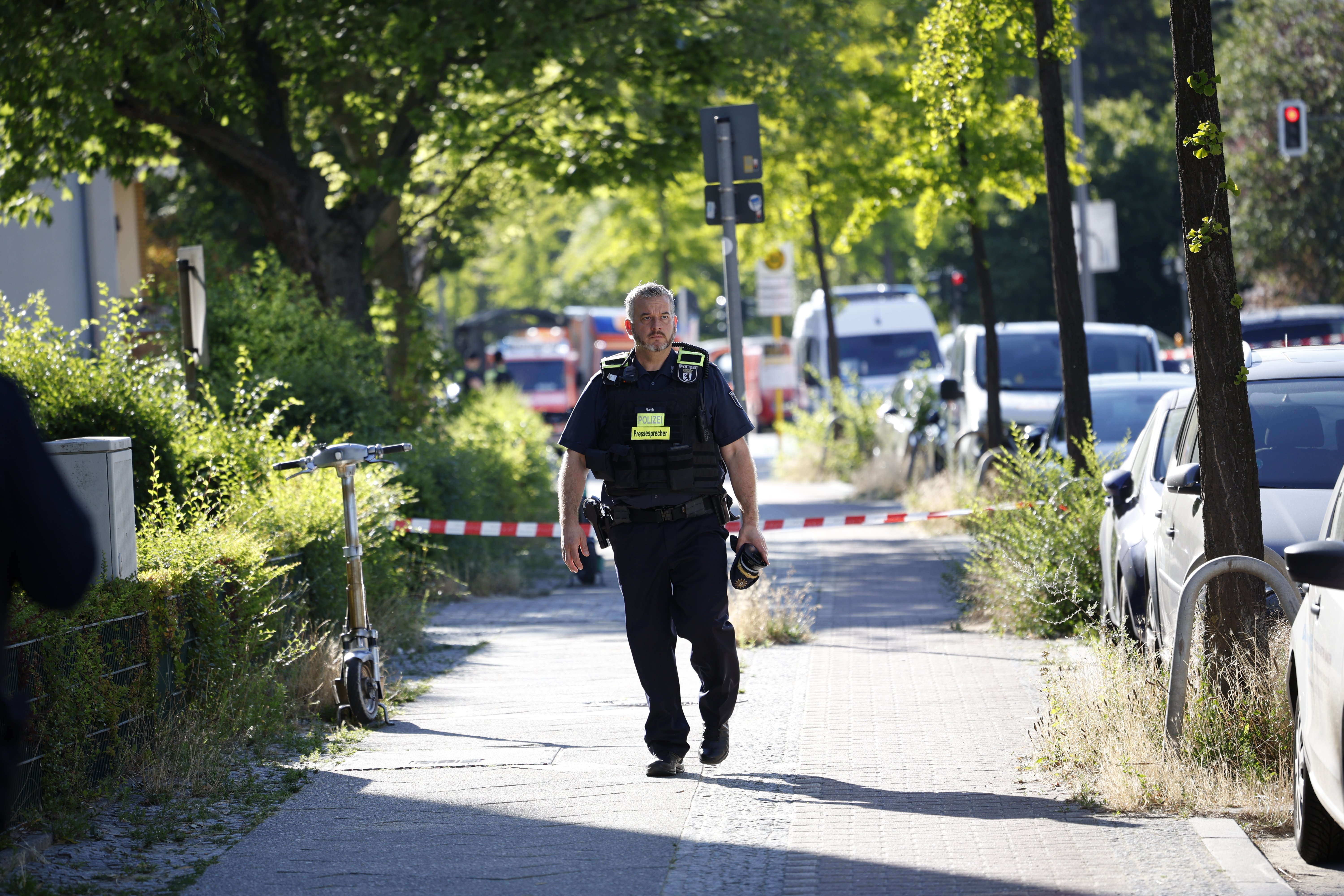 Fetiță de șase ani, la un pas de tragedie în Berlin. A căzut de la etajul trei, dar un bărbat a prins-o. Cum s-a întâmplat