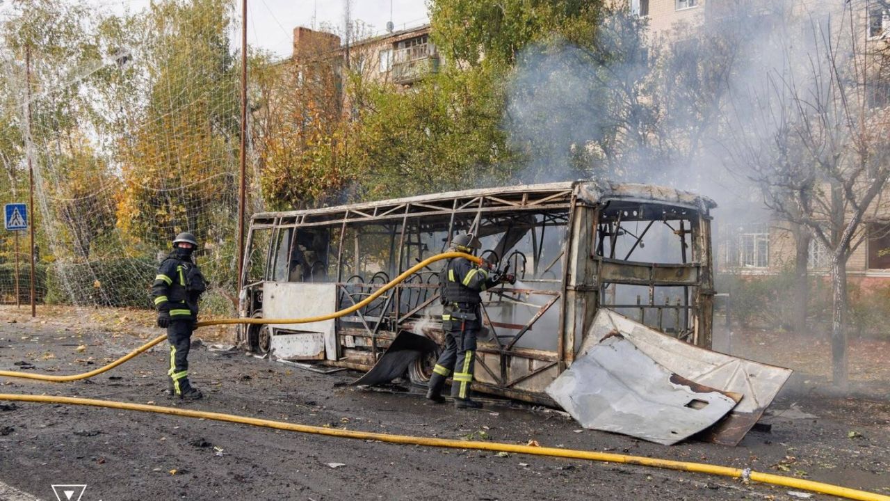 Cel puțin 33 de morți într-un atac rusesc asupra unor autobuze din Ucraina. Este cel mai sângeros atac din acest an