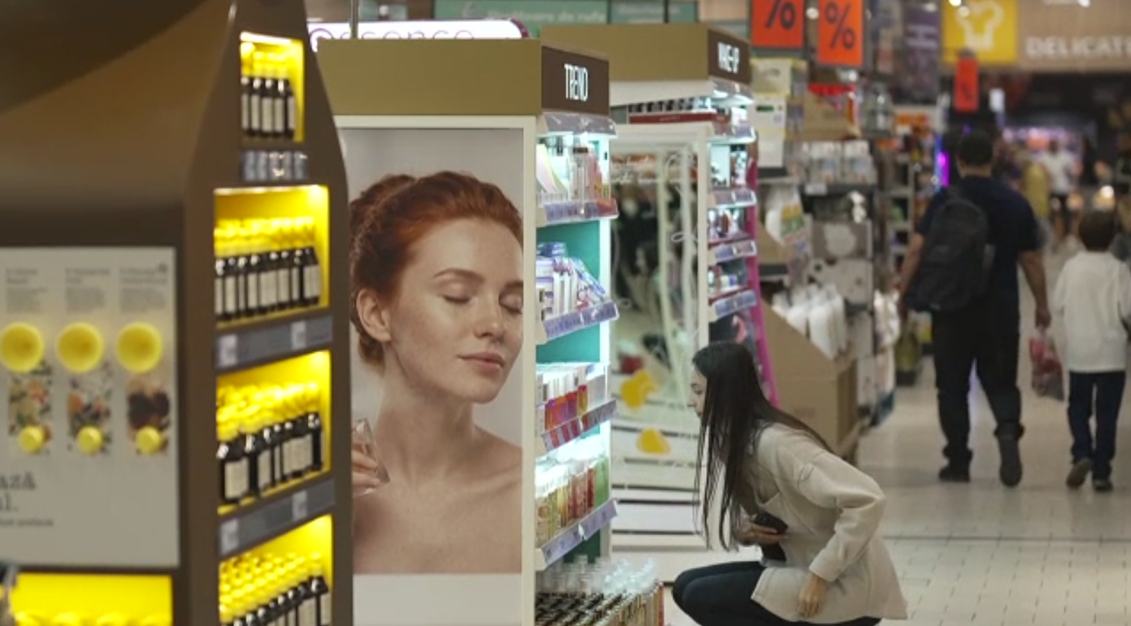De la lapte și pâine la creme și rujuri. Cum au ajuns supermarketurile să atragă tot mai mulți clienți cu produse cosmetice