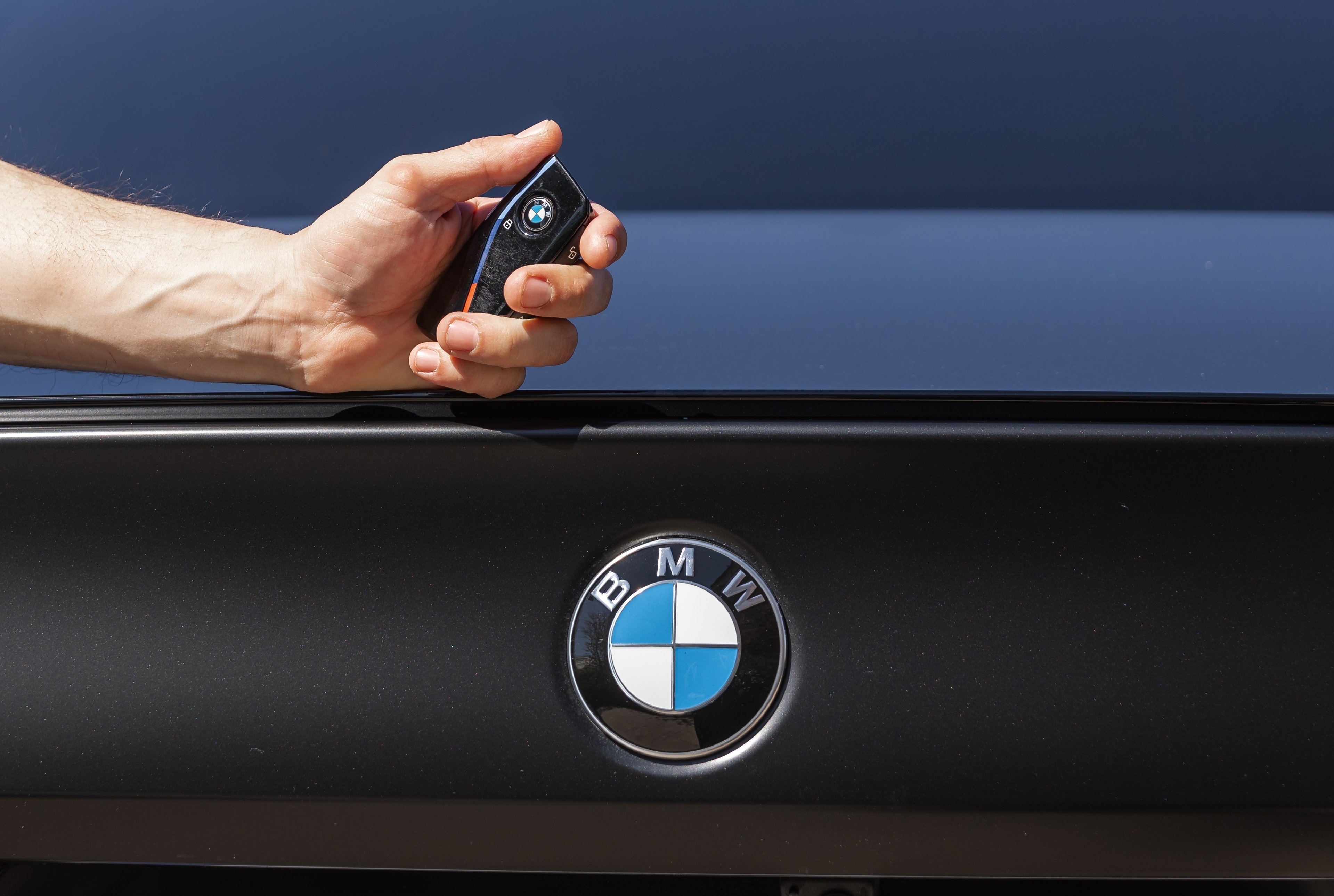 O patroană din China le-a oferit angajaților BMW-uri de 45.000 de dolari. Ce a determinat-o să ia această decizie