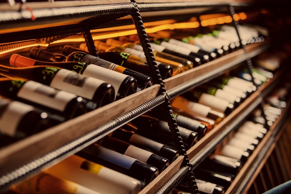 Jaf de 5 milioane de euro la o cramă celebră din Italia. Hoții au furat 30.000 de sticle de vin