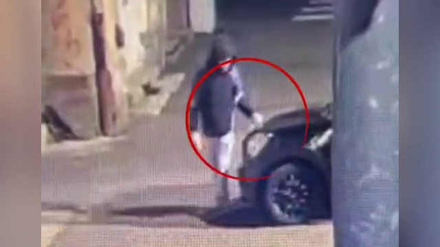 Un tânăr din Brașov a fost reținut după ce ar fi zgâriat 22 de mașini. Cum a fost prins de polițiști