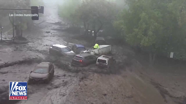 Imagini dramatice în Chile, după ploi torențiale. Puhoaiele de apă și noroi au invadat străzile și locuințele