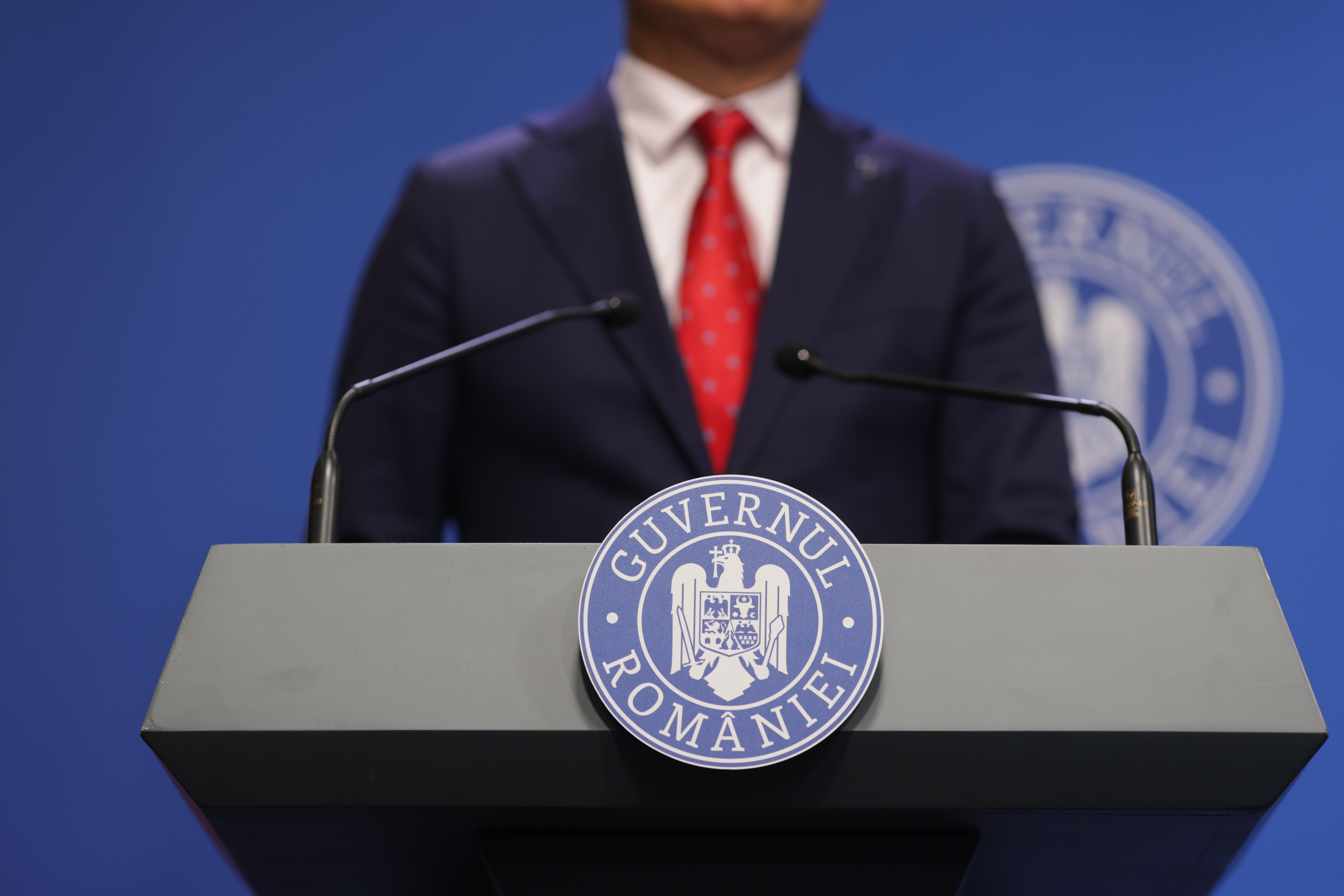 Lider liberal: PSD și puciștii din PNL „își trimit bezele”. Cine este „ministrul catastrofă” scos la înaintare