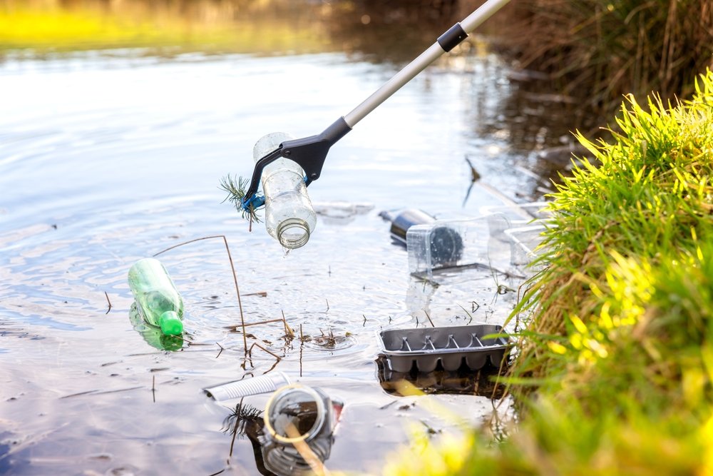 Descoperire spectaculoasă pe fundul unui lac din SUA. Ce au găsit întâmplător mai mulți voluntari care adunau deșeuri