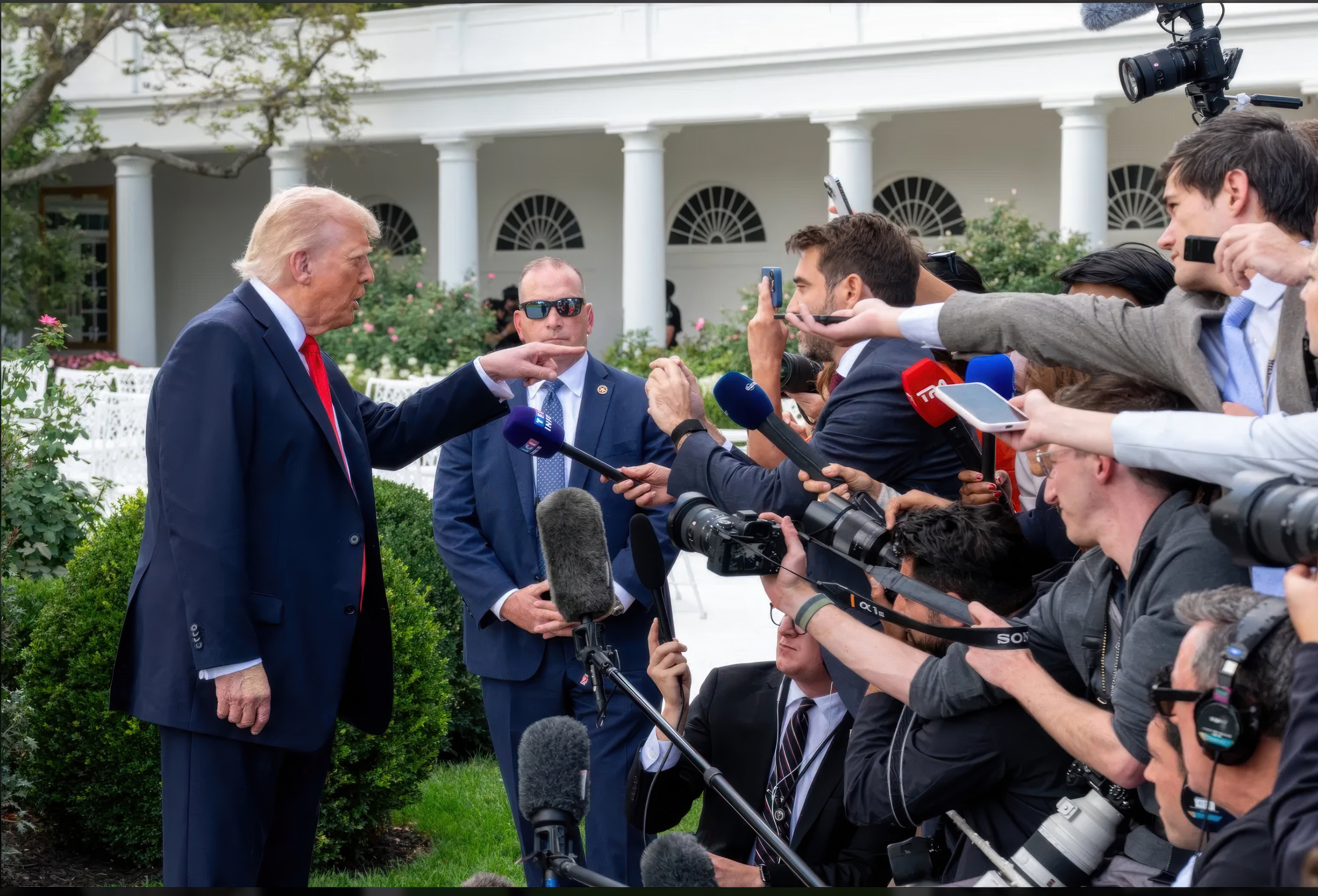 Departamentul de Justiție anchetează televiziunile care au decis să boicoteze discursurile lui Donald Trump de la Casa Albă