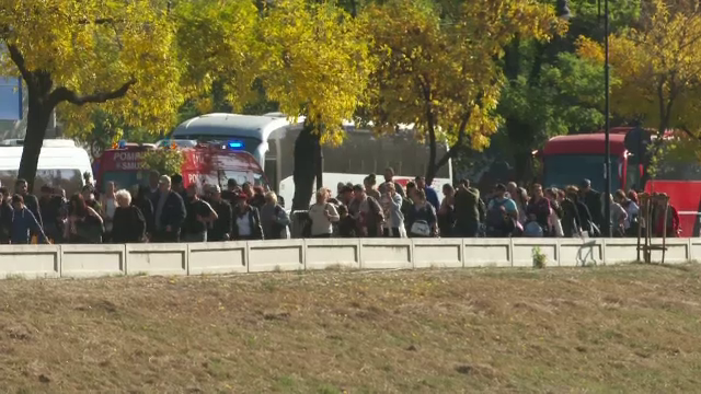 Pelerinii au așteptat și 16 ore la moaștele Sfintei Parascheva. Ce a pățit un bărbat care a încercat să sară rândul