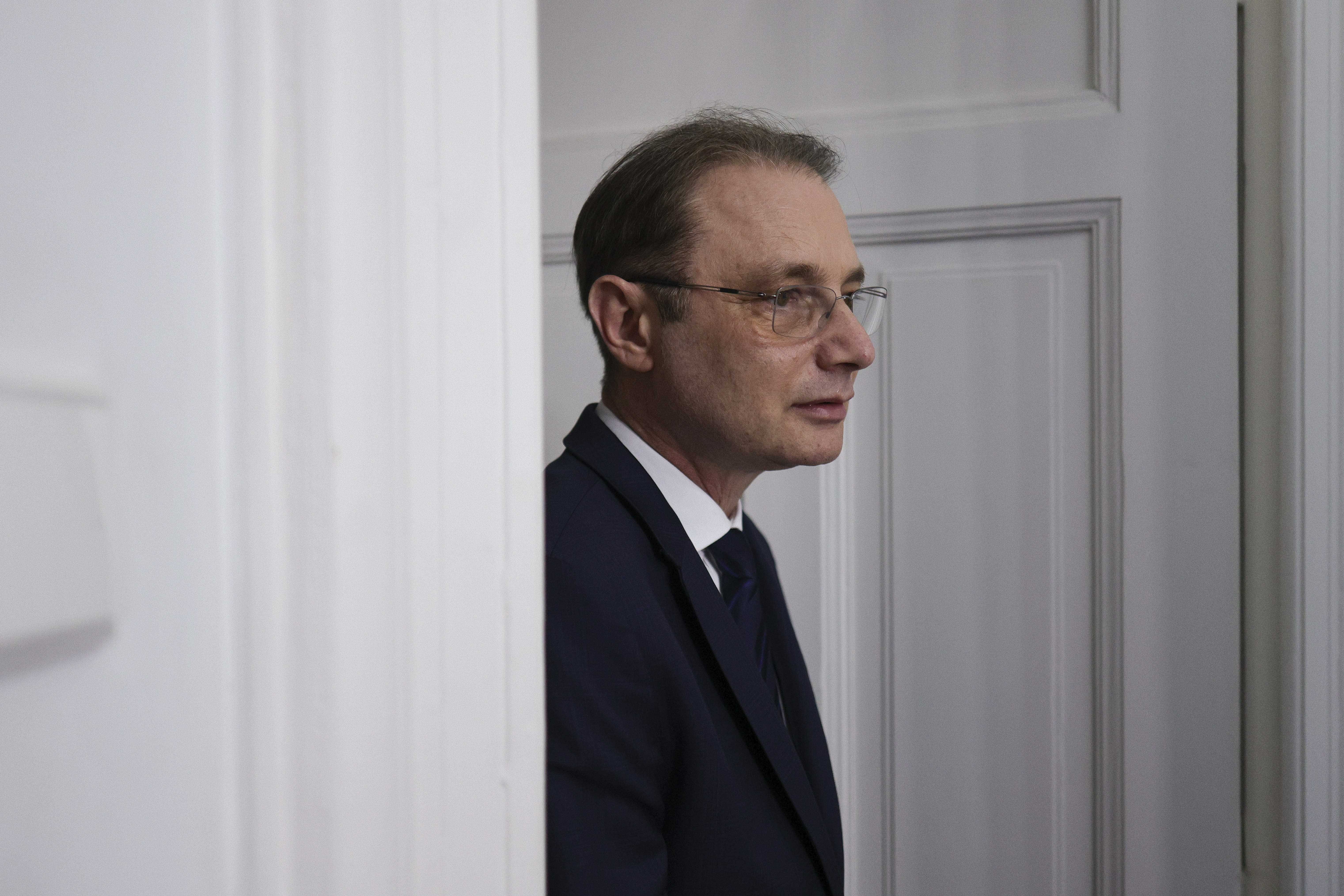Blocaj politic: PSD nu vrea fără PNL, PNL nu vrea cu PSD. Mutarea luată în calcul de Luca Niculescu pentru o majoritate