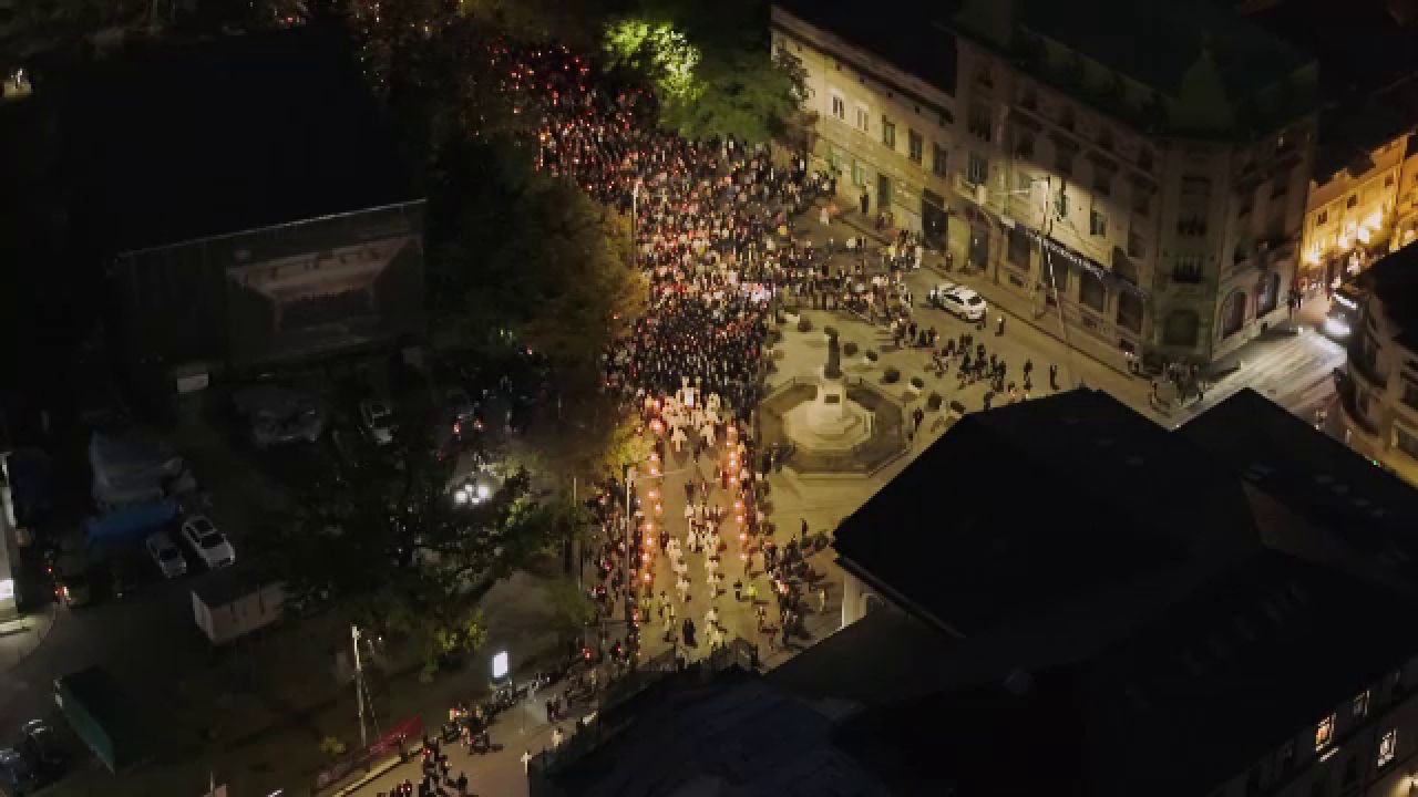 Peste 22.000 de pelerini au așteptat la moaștele Sfintei Parascheva, unii 17 ore