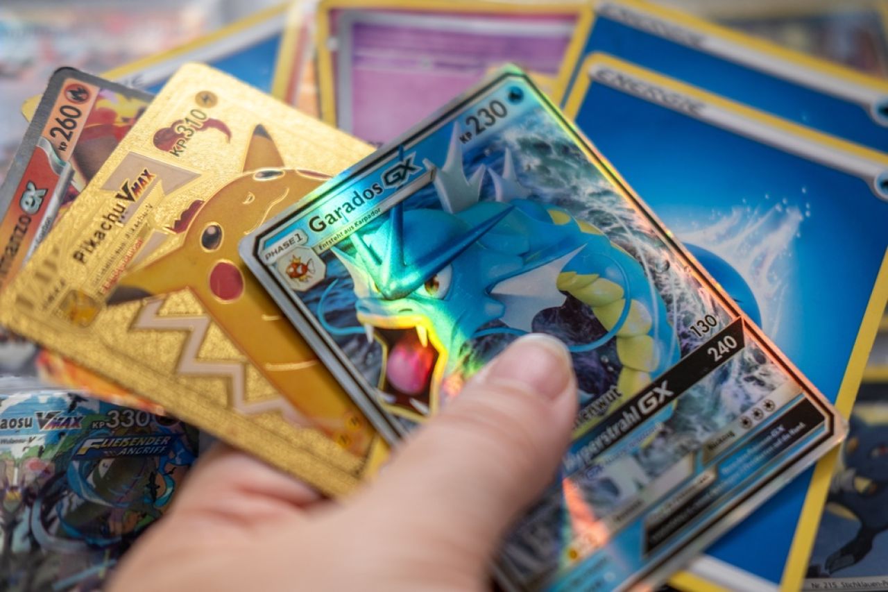 Un pensionar a descoperit că cele 42 de seturi de cărți Pokémon ascunse în pod valorează până la 270.000 de lire sterline