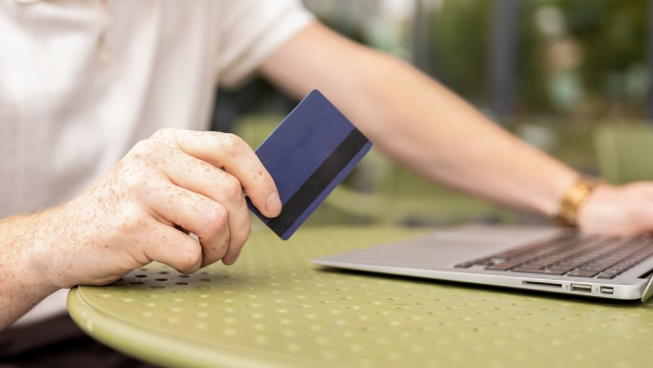 Directoare de poștă din Italia, acuzată că a furat economiile a doi pensionari