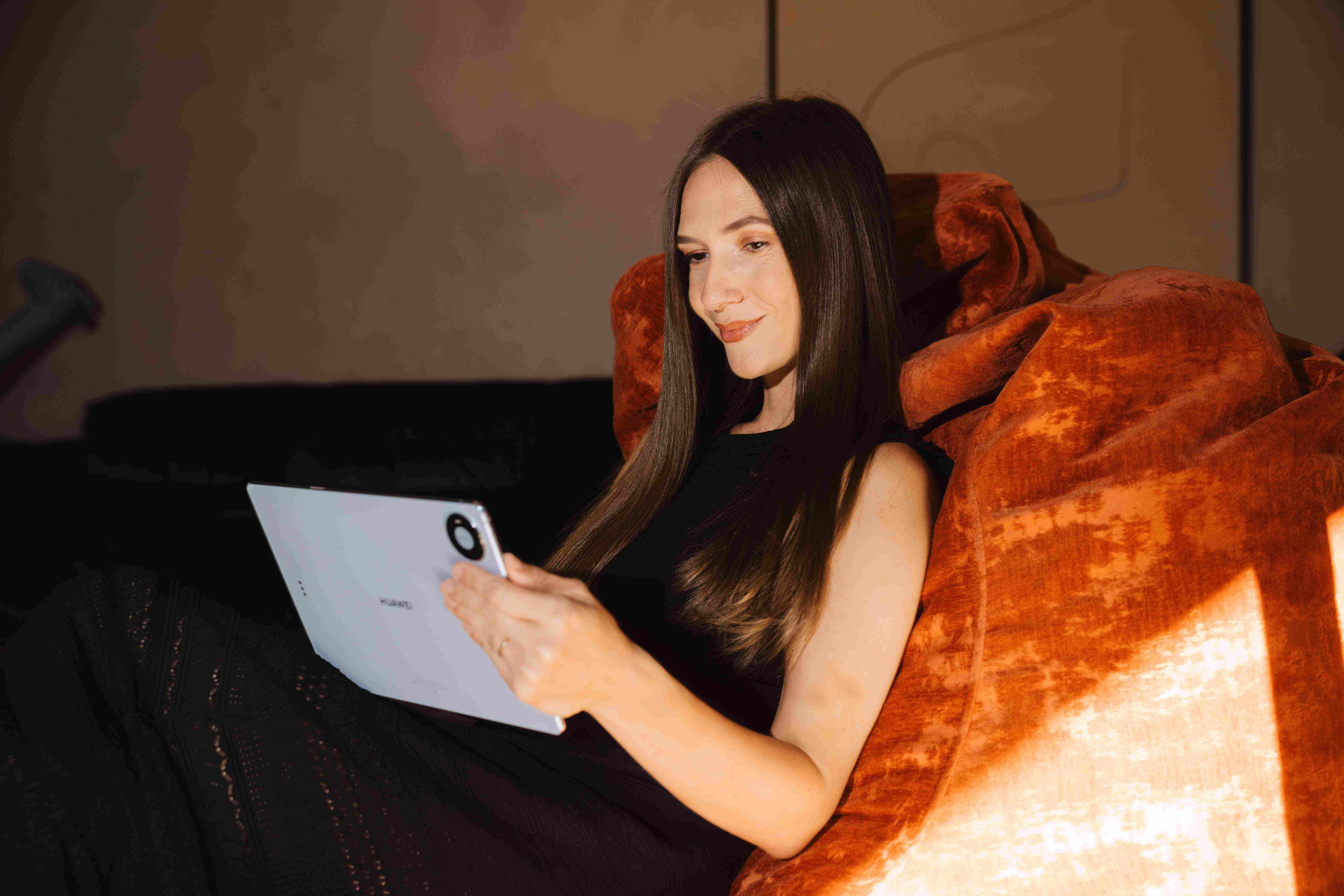 (P) Cum a integrat Adela Popescu tableta HUAWEI MatePad Pro 12" în viața ei: „Mă ajută din foarte multe puncte de vedere”