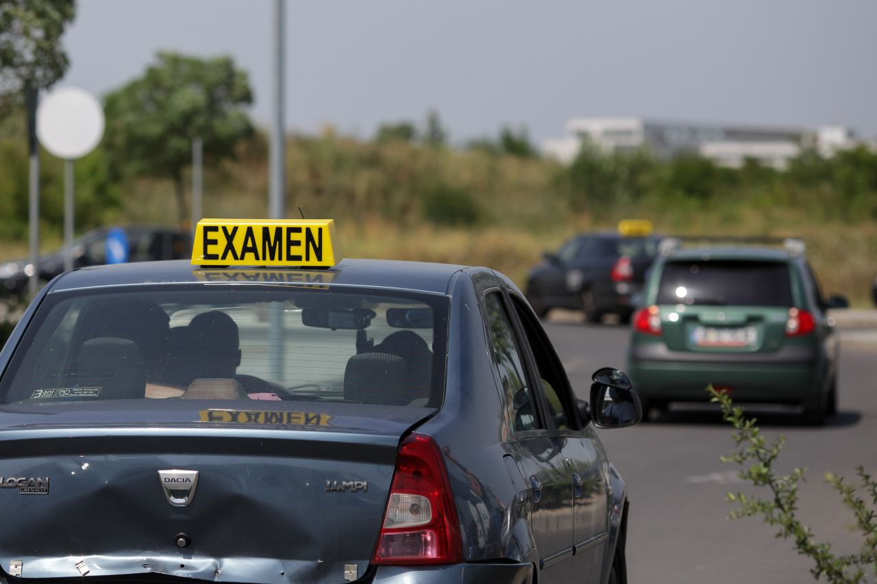 Șeful Permise Ilfov, reținut de DNA pentru mită la examenele auto