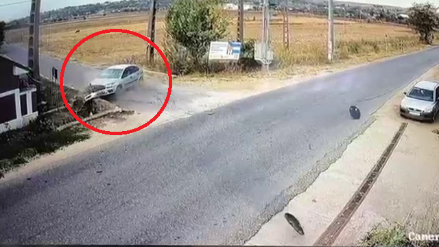 Un bărbat beat și fără permis a furat o mașină în care se afla o fetiță de 7 ani și a provocat un accident, în Olt