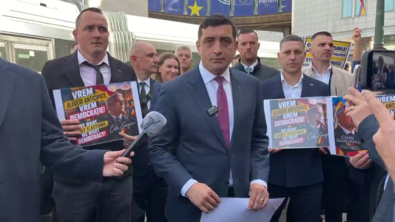 George Simion participă la conferința AUR despre alegerile anticipate; protest în sprijinul lui Călin Georgescu la Parlamentul European
