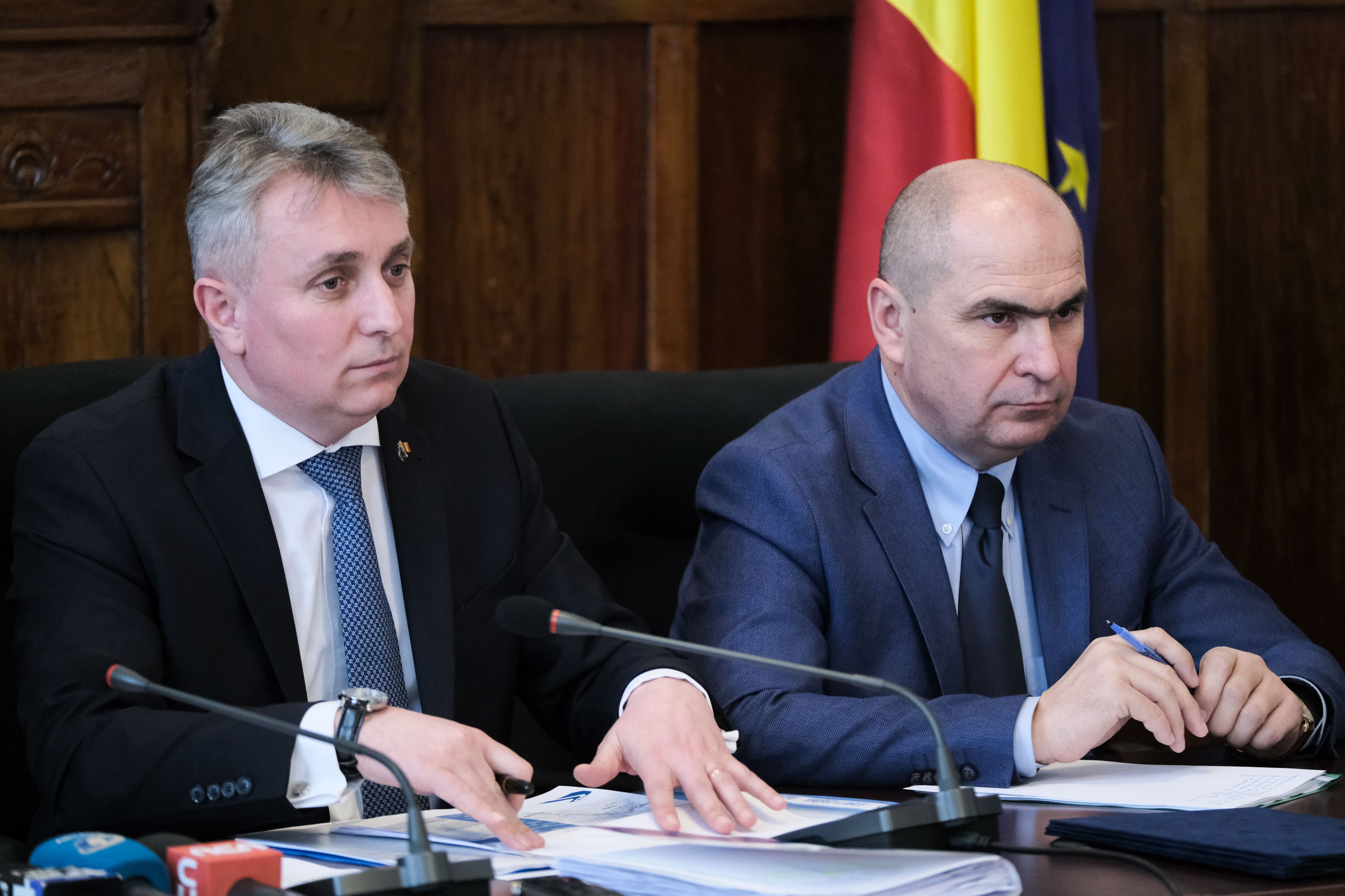 Lucian Bode, atac la Bolojan: „Nu-mi amintesc ca un guvern să fie format dintr-un număr atât de mare de miniştri dintr-un singur partid”