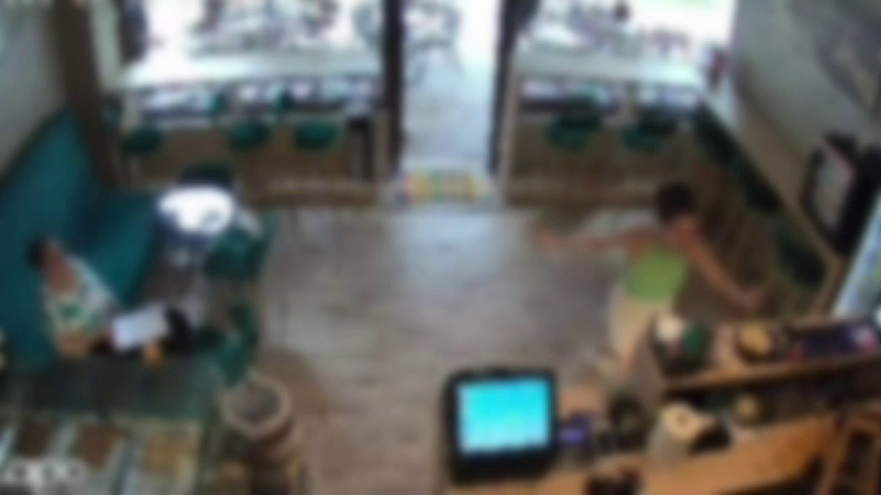 O femeie a atacat mai multe persoane în Constanța. Suspecta are tulburare de personalitate