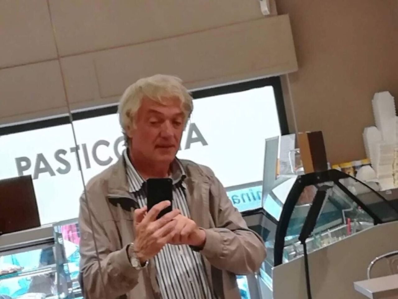 Vecinii credeau că plecase în vacanță. Ce au descoperit după ce au intrat în locuința sa