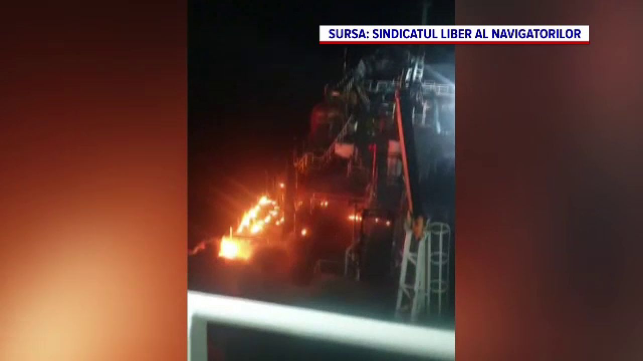 Imagini cu nava lovită în apropiere de Sulina: „Este o criză a Mării Negre în momentul acesta”