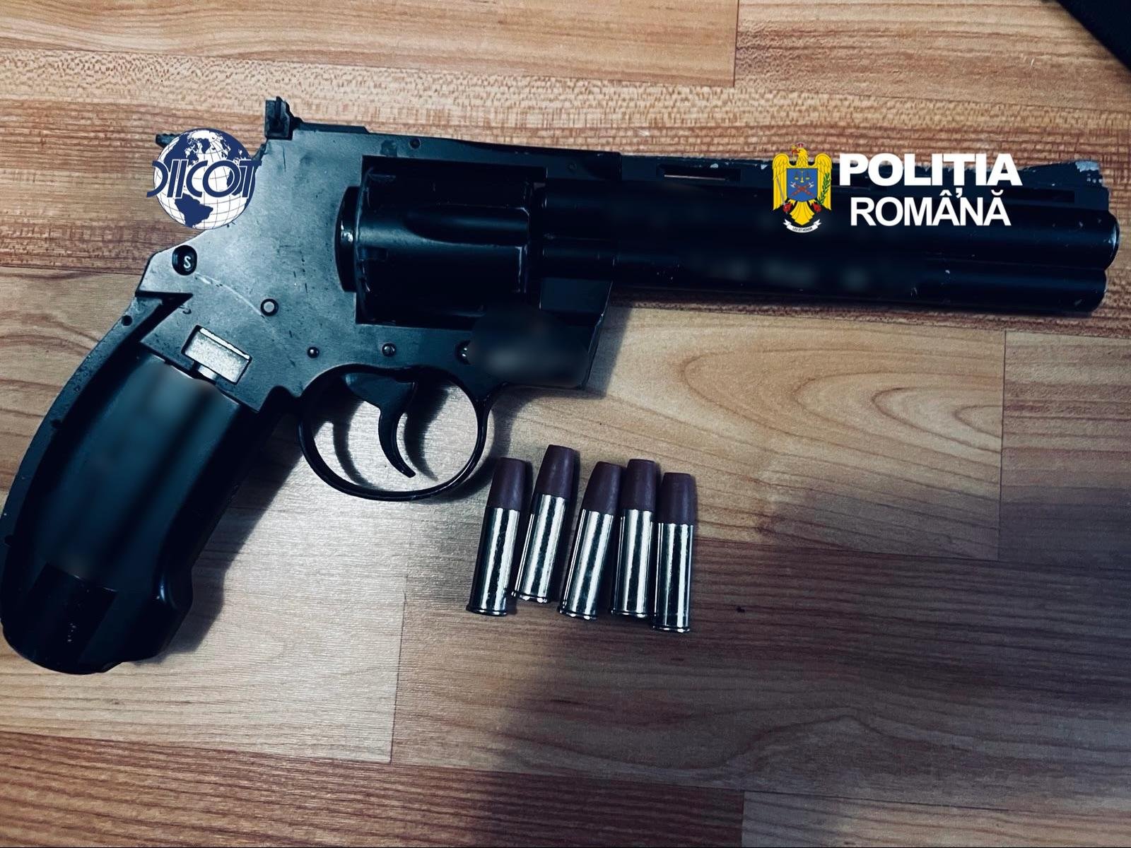 Trei minori, cercetați pentru accesare de propagandă teroristă de factură islamică. Ce au găsit polițiștii în locuințele lor