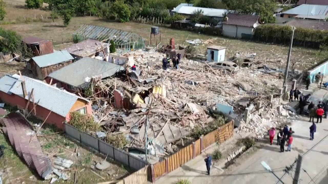 Explozie puternică în Vrancea din cauza unui rezervor GPL, cu victimă grav rănită