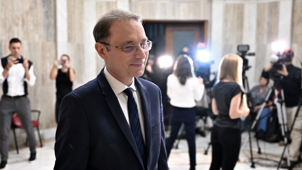 Luca Niculescu a depus programul de guvernare și lista miniștrilor: Guvern mixt PSD-tehnocrat cu priorități economice urgente