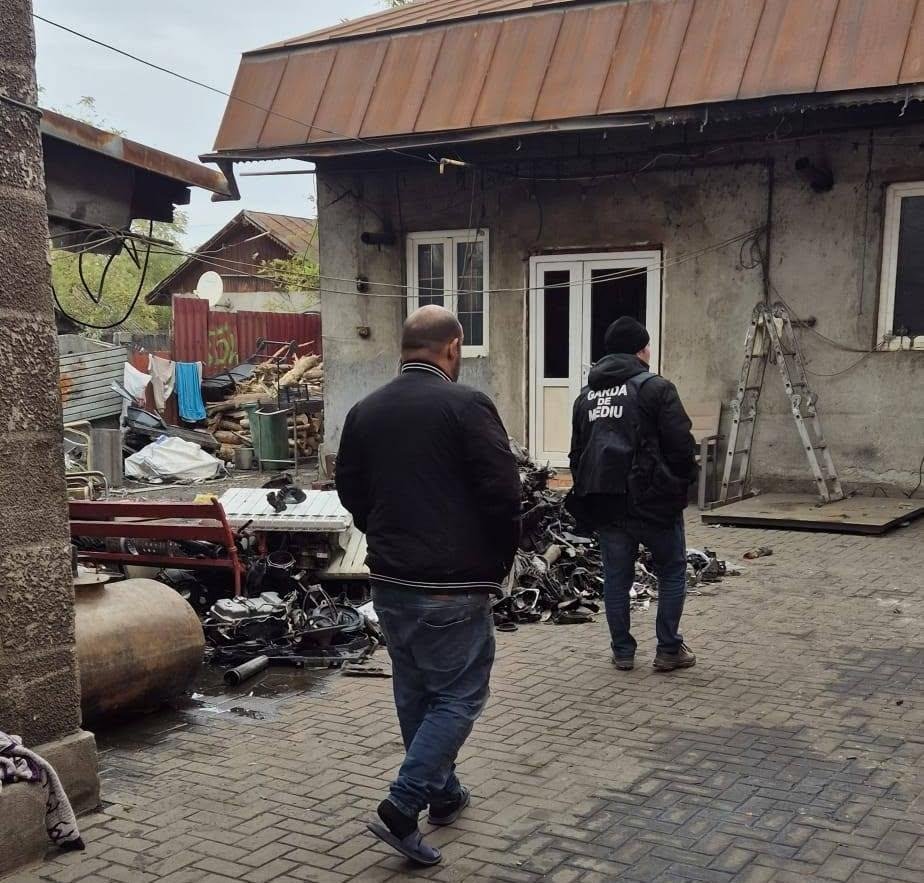 Arderi ilegale de deşeuri la Sinteşti. 840 de kilograme de deşeuri de cupru şi aluminiu, confiscate. Au fost date amenzi de peste 320.000 lei