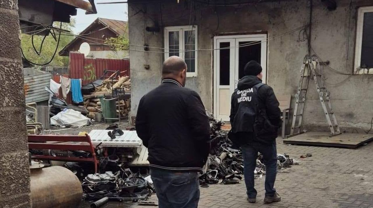 Arderi ilegale de deșeuri la Sintești: confiscări și amenzi de peste 320.000 lei