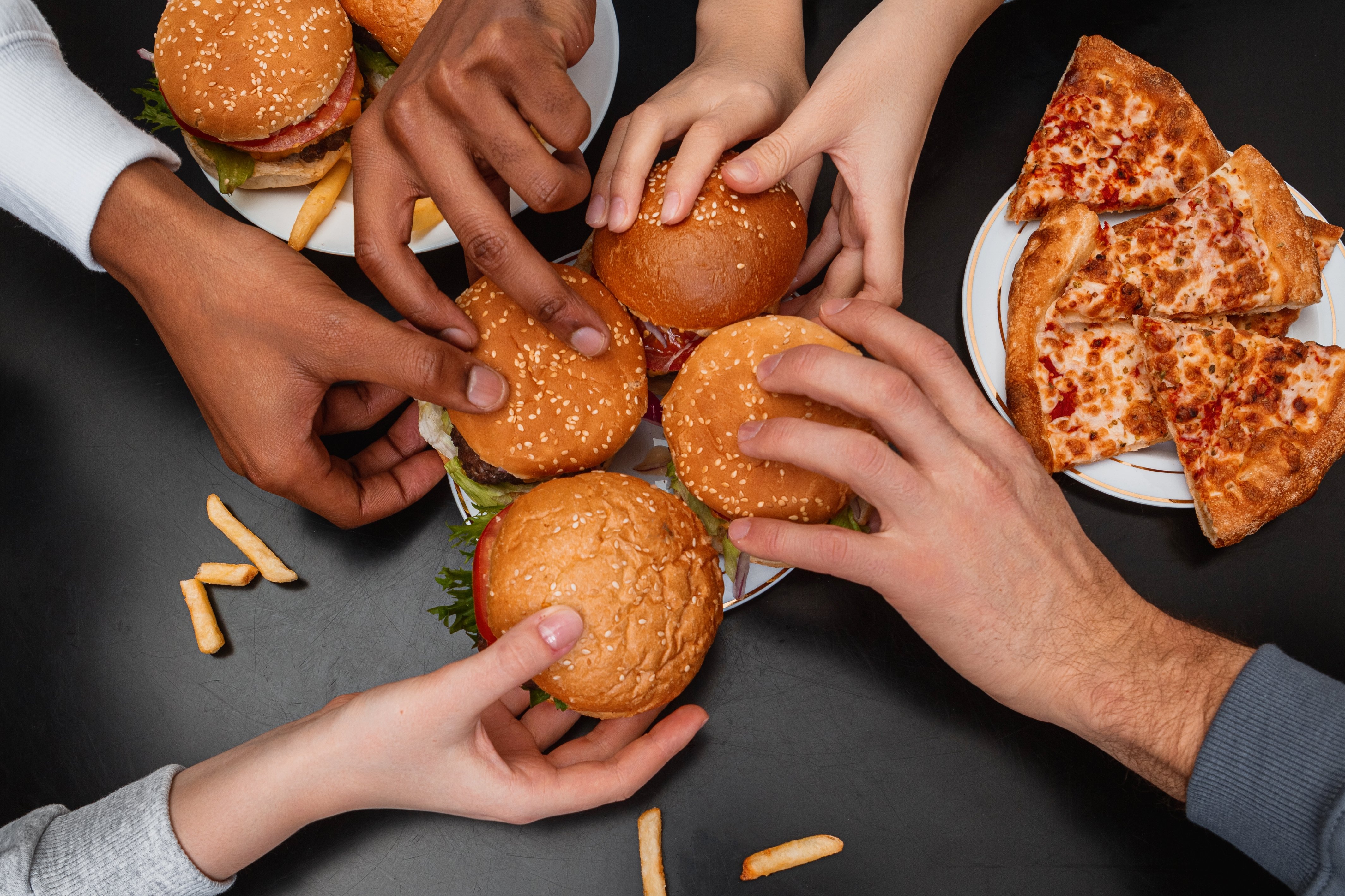 „Aș vrea și eu 300 de burgeri, 300 de pizza și 300 de hotdogi”. Comanda incredibilă a unor americani la Paris