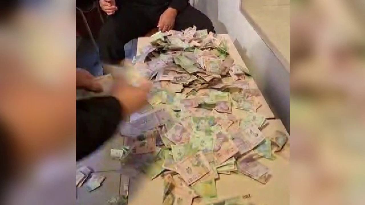„Cerșetorul cu mașina de lux” a strâns peste 9.000 de lei la pelerinajul de Sfânta Parascheva
