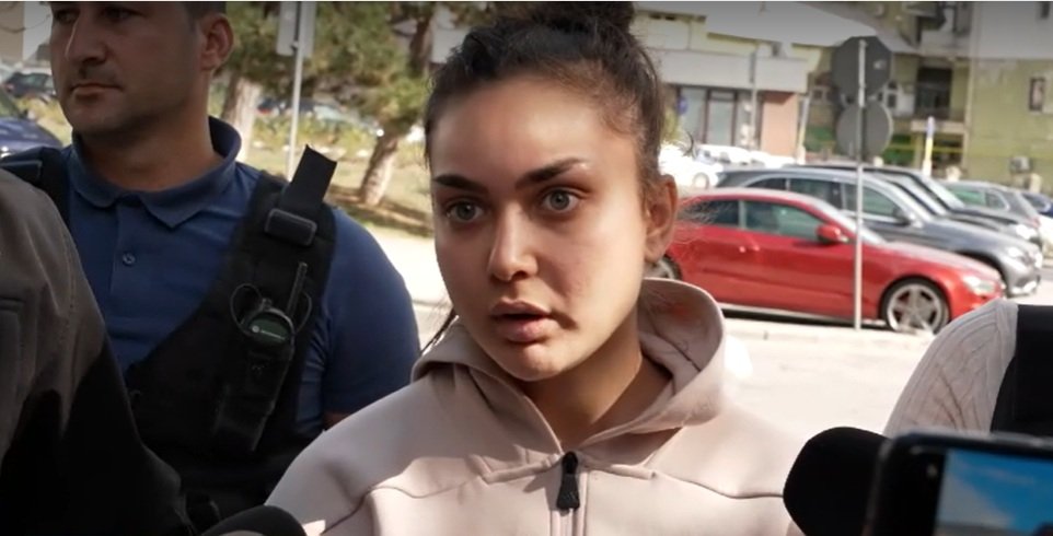 Reacția tinerei care a bătut cinci femei și a provocat distrugeri în Constanța: „Sunt foarte OK”. Agresoarea a fost arestată