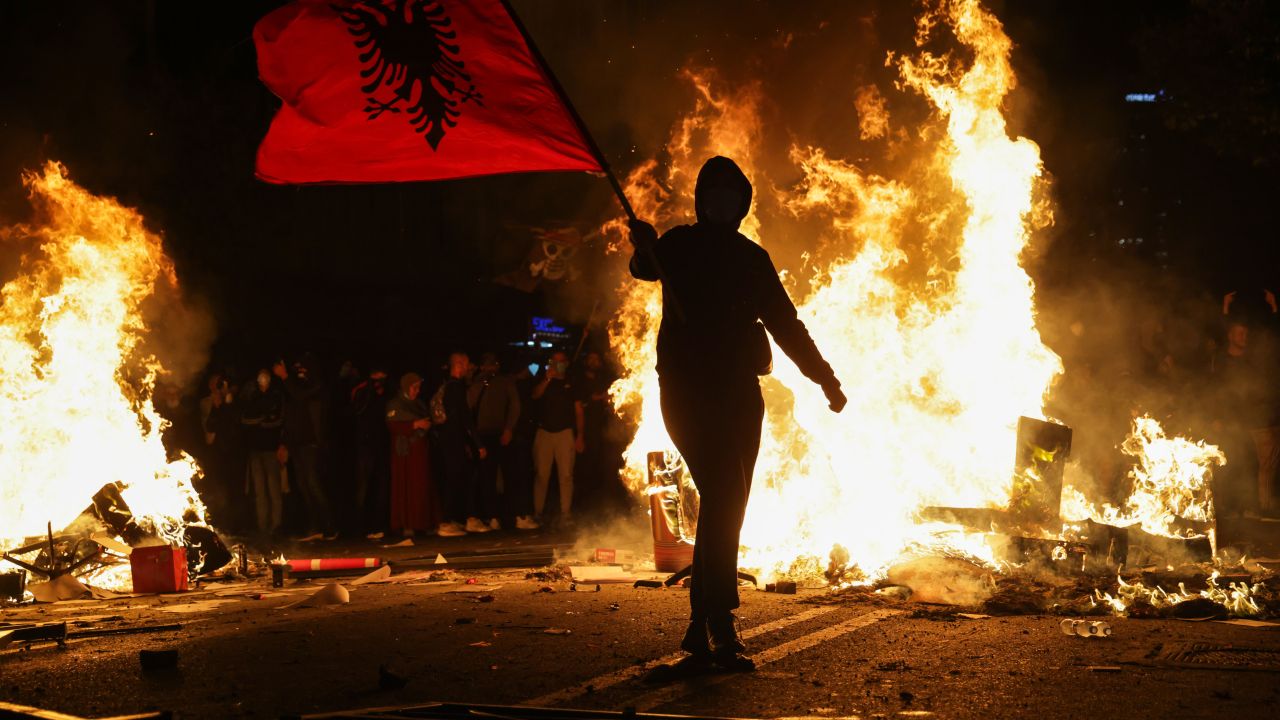 Manifestații violente în Albania. Premierul Edi Rama afirmă că protestatarii au încălcat „linia roșie"