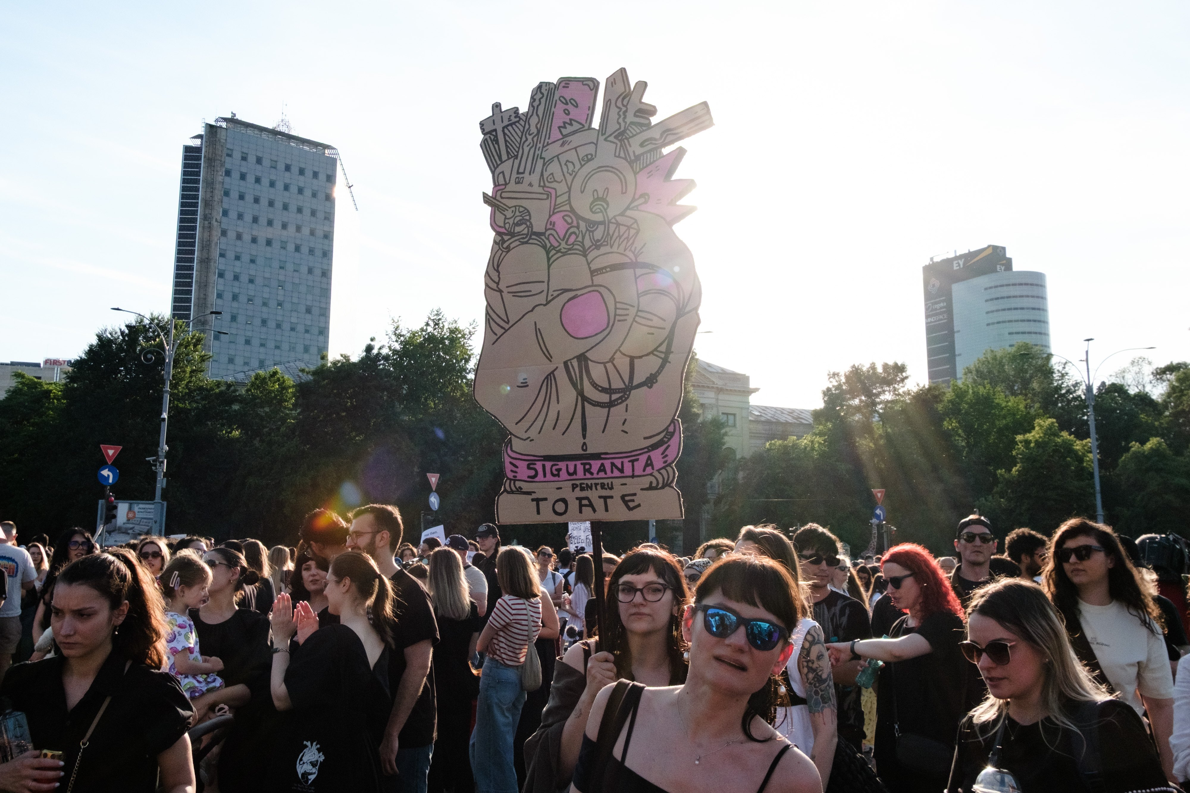 Marșul „Împreună pentru Siguranța Femeilor!” are loc sâmbătă, în București și alte nouă orașe. Ce măsuri cer organizatorii