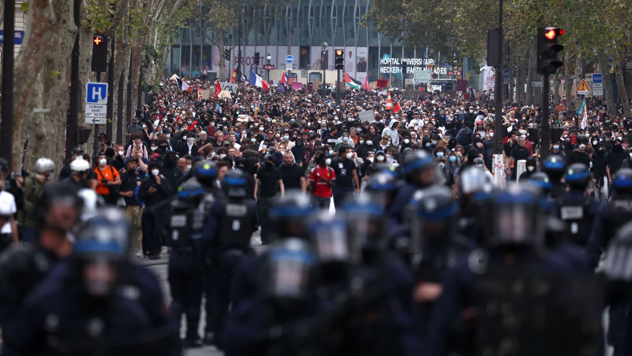 Proteste largi în Franța: Vestele Galbene și alte grupuri ies în stradă