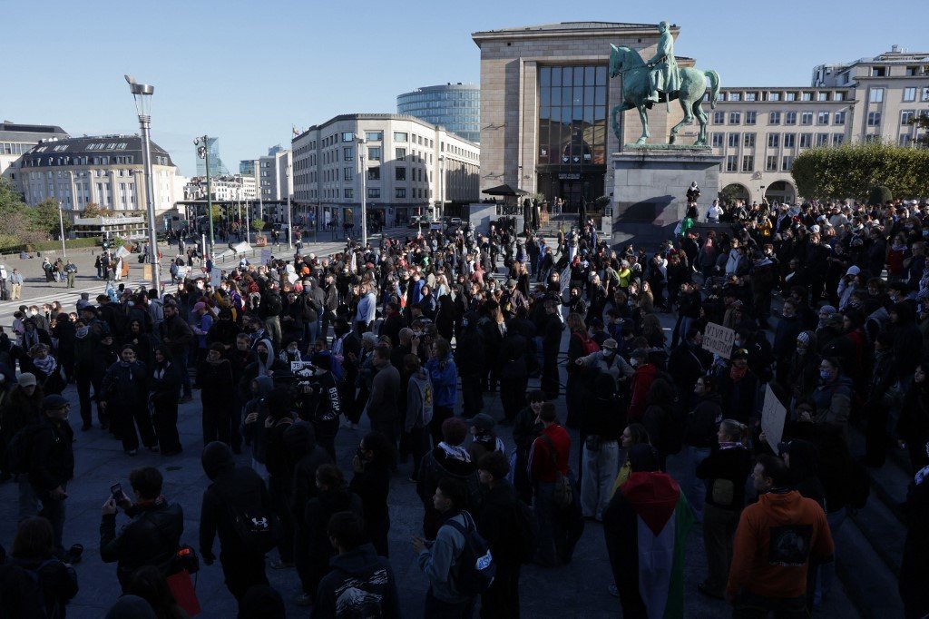 Studenții au ieșit în stradă la Bruxelles. Protestele împotriva reformelor educației au degenerat în violențe