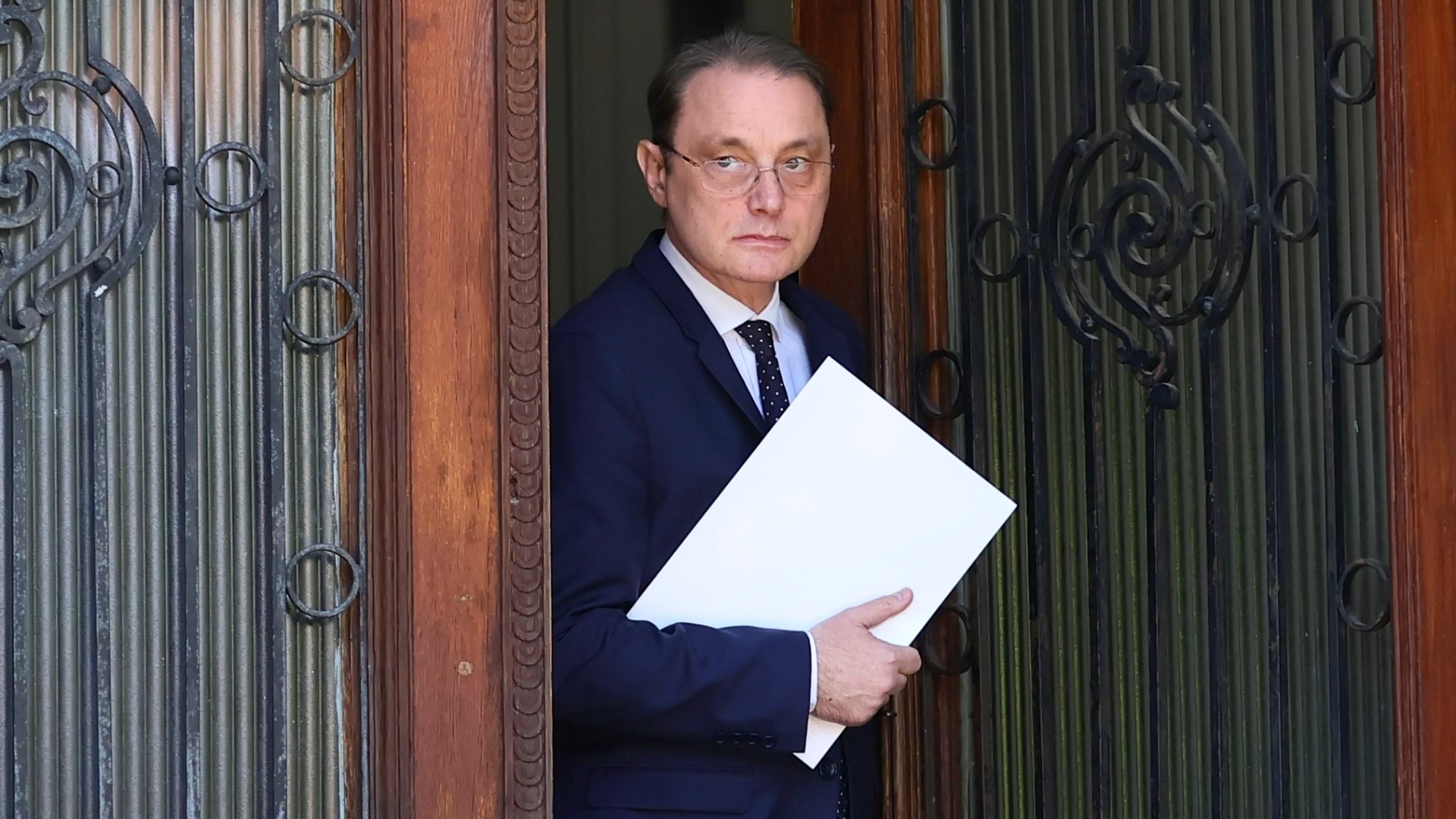Guvernul Niculescu, amenințat cu prima moțiune de cenzură înaintea votului de învestitură. Mesaj ferm pentru viitorul Cabinet